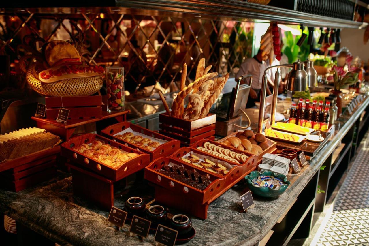 Grand Sunrise Palace Hoi An- A Luxury Indochine Hotel & Spa Luaran gambar A buffet at a hotel