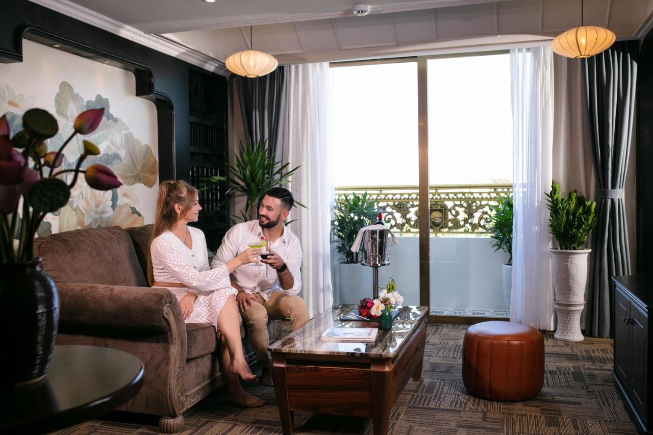 Grand Sunrise Palace Hoi An- A Luxury Indochine Hotel & Spa Luaran gambar A suite at the hotel