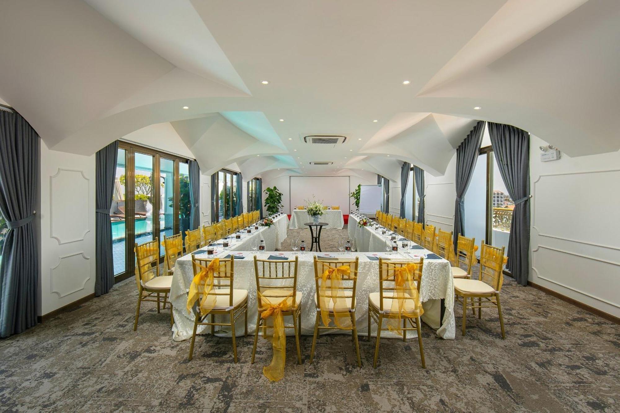 Grand Sunrise Palace Hoi An- A Luxury Indochine Hotel & Spa Luaran gambar The meeting room