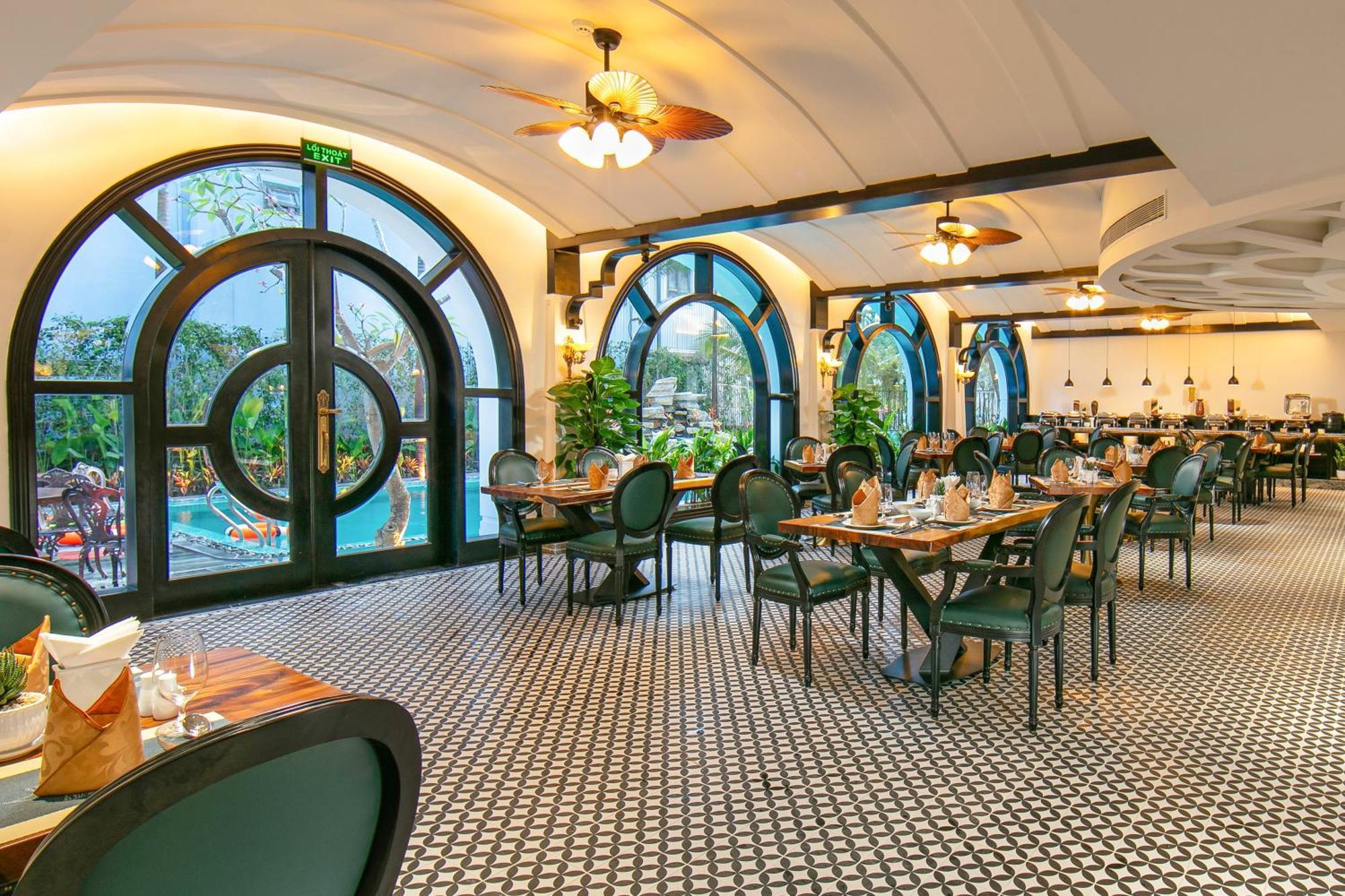 Grand Sunrise Palace Hoi An- A Luxury Indochine Hotel & Spa Luaran gambar The restaurant's interior
