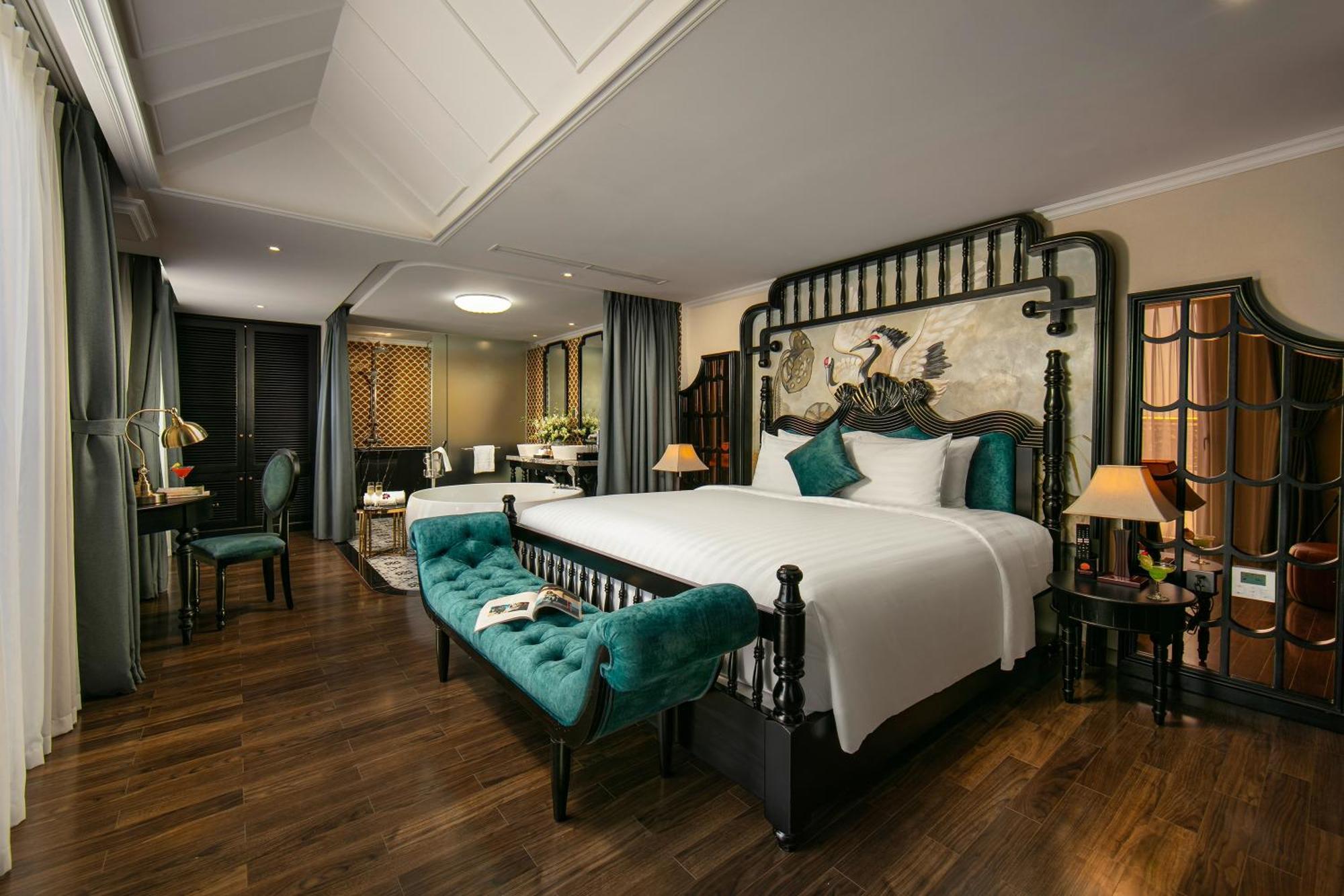 Grand Sunrise Palace Hoi An- A Luxury Indochine Hotel & Spa Luaran gambar A suite at the hotel